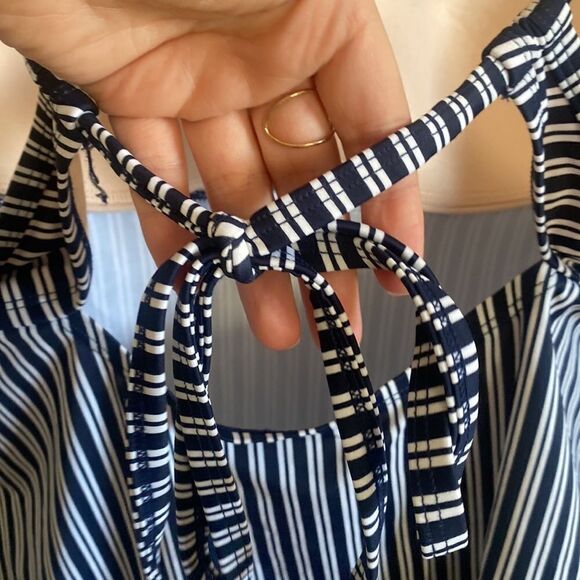 Maternity swimsuit top, navy and white striped adjustable straps. Size XXL - Picture 5 of 7